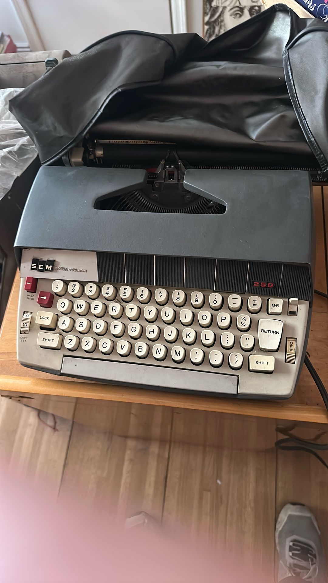 Smith – Corona electric typewriter