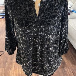 Roz & Ali Womens Black Burnout Stretch Velvet Top Medium Roll Tab Sleeve Whimsy