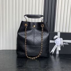 Classic retro style shoulder bag