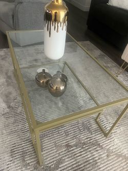 LIKE NEW COFFEE TABLE