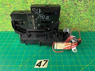 12-16 Mercedes R172 SLK350 SLK250 Rear Fuse Relay Box Module  OEM