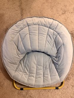 Clam Shell Chair, Cozy for Reading and Relaxing