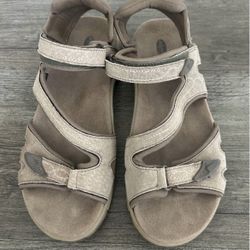 Women’s Sandals 