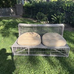 OUTDOOR LOVESEAT