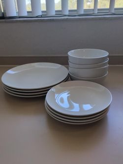 12-Piece White Dinnerware Set – Like New