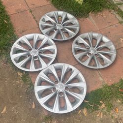 Toyota 16’ Hub Caps