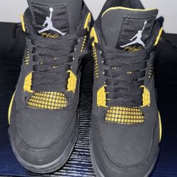 Jordan 4 Thunders 