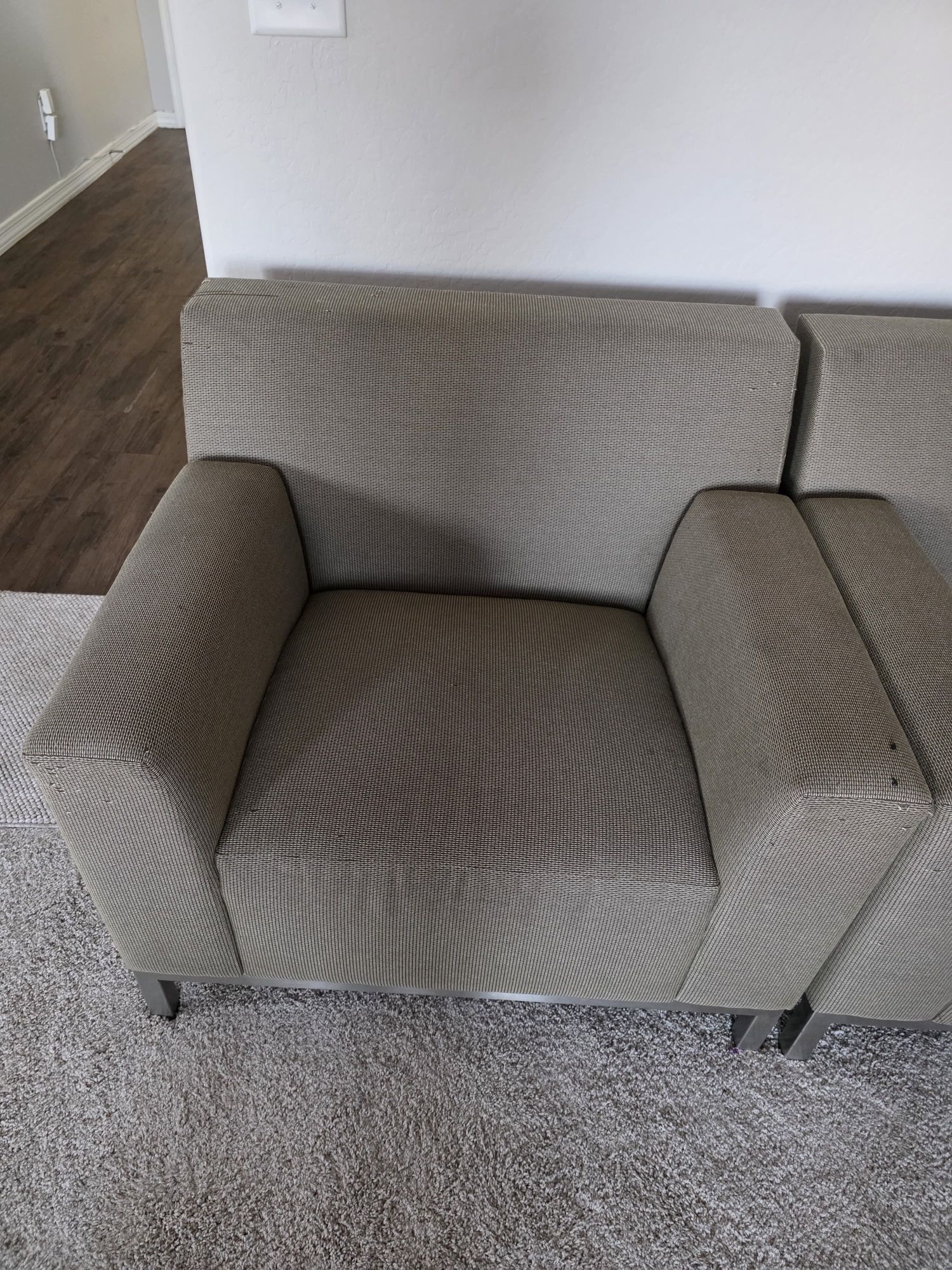 2 Individuals Chair/couch