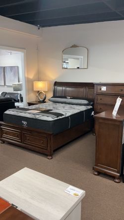 4pc Queen Bedroom Set