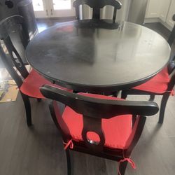 Round Dinner Table With Chairs 