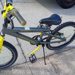 Selling A Boys Mountain Bike Single Spd Size 20 " Good Condition 