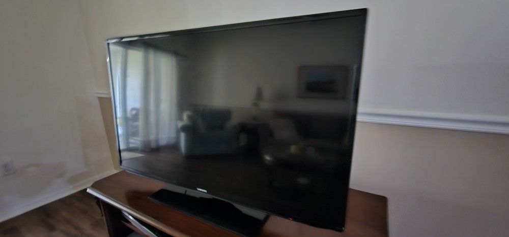 46 Inch Samsung TV With Remote