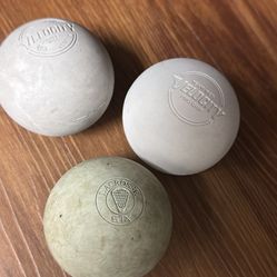 Lacrosse Balls (3). Velocity (2) and Lacrosse STX (1). Smoth (2)and Textured (1) White