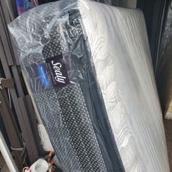 Queen Size Thick Pillow Top Bed Can Deliver 