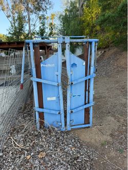 Cattle Head Gate