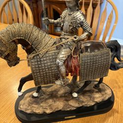 Knight Statue 