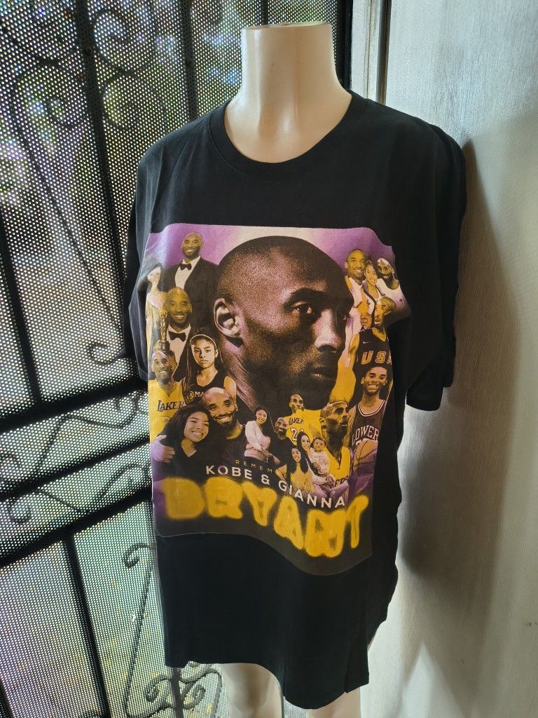 Men's Womens shirt only available in size XL XXL