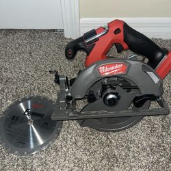 NEW Milwaukee M18 FUEL 6-1/2” Circular Saw – Tool Only w/ Blade