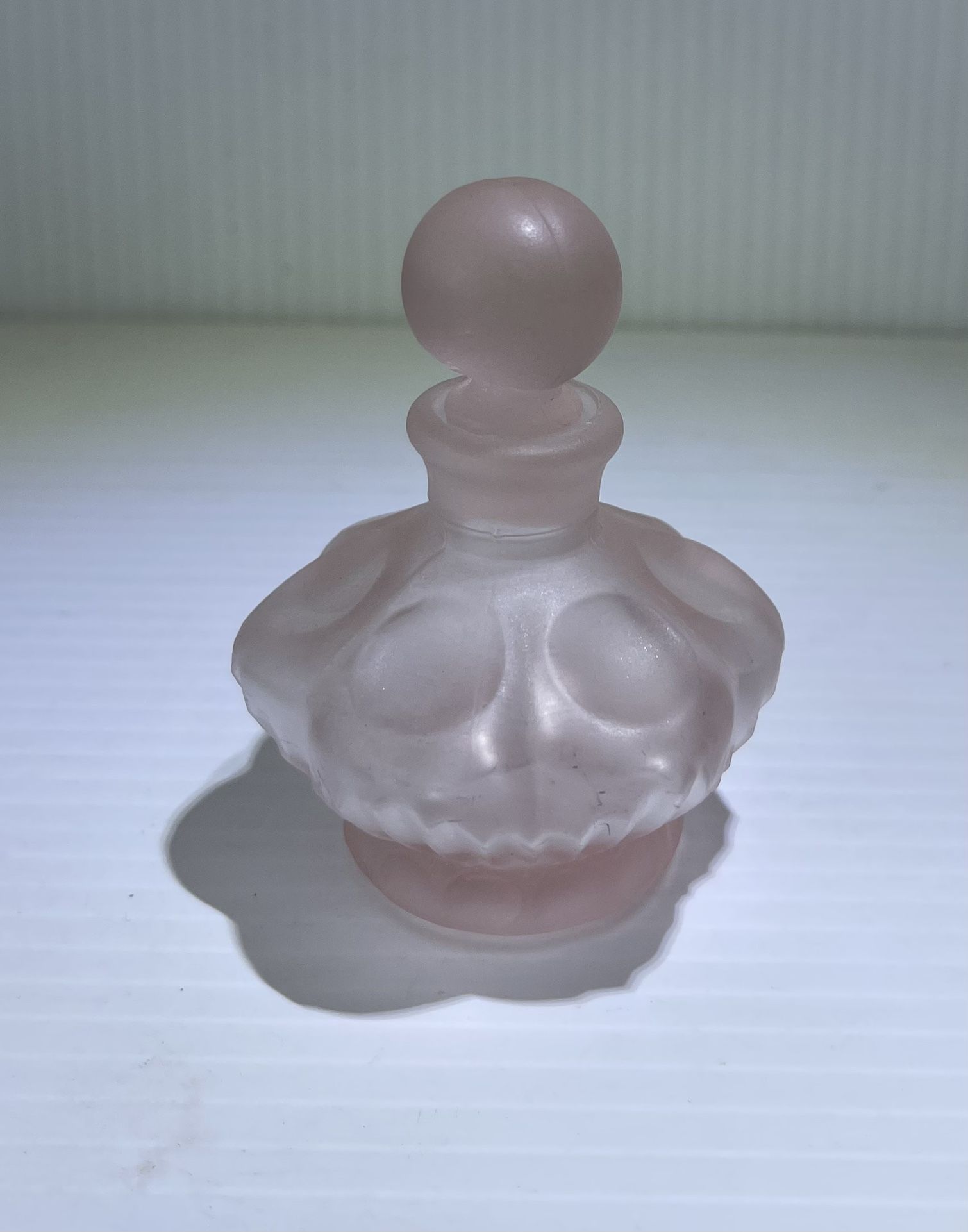 Vintage SILVESTRI "I dream of Jeannie" Frosted Blush Rose Pink Vanity Perfume…