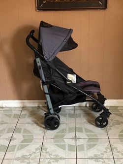 LIKE NEW CHICCO LIGHT WEIGHT STROLLER!!!!