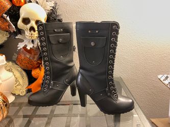 Tall Black Boots 👢 size: 6