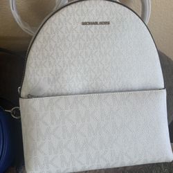 New Michael Kors Backpack And Wristlet Set 
