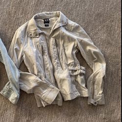 Womens / Teens Fall Jacket Size Small 20$ 