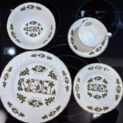 *Rare* Porcelain Christmas Dinnerware Set w/ 12 place settings