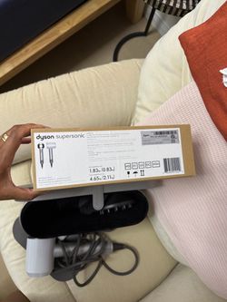 Dyson supersonic blow dryer