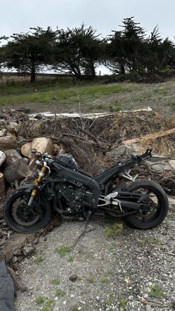 06 Yamaha R1 Parting out