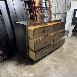 Dressser $160