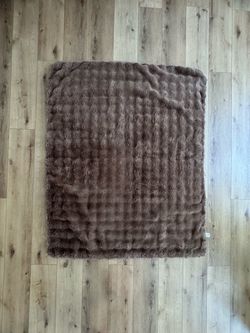 New Costco Faux Fur Throw Blanket