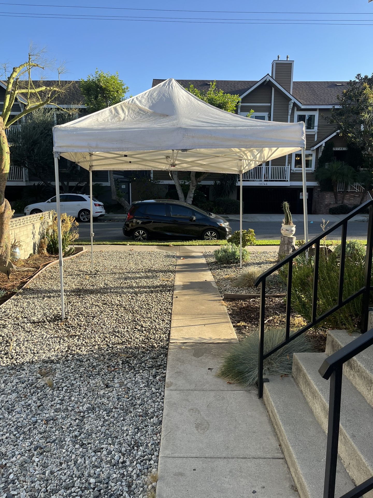 10’ x 10’ canopy, pop-up tent, shade tent