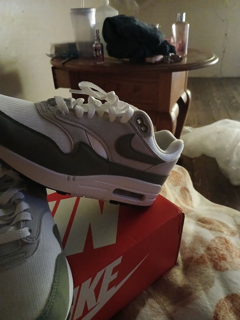 Air Max Womens Size 8