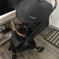 NUNA trvl Single stroller