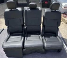 2022 Explorer Second Row Seat