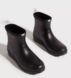 **BRAND NEW IN BOX MICHAEL KORS MAC RAIN BOOTS**