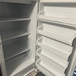 Frigidaire - Upright Freezer - White 