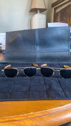 Gold Vintage Aviator sunglasses