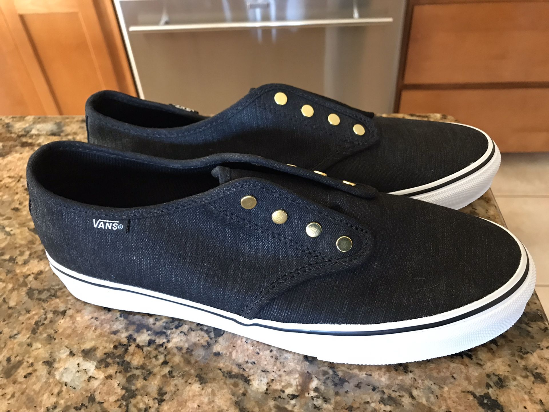 New Women’s Slip On Vans - 8.5