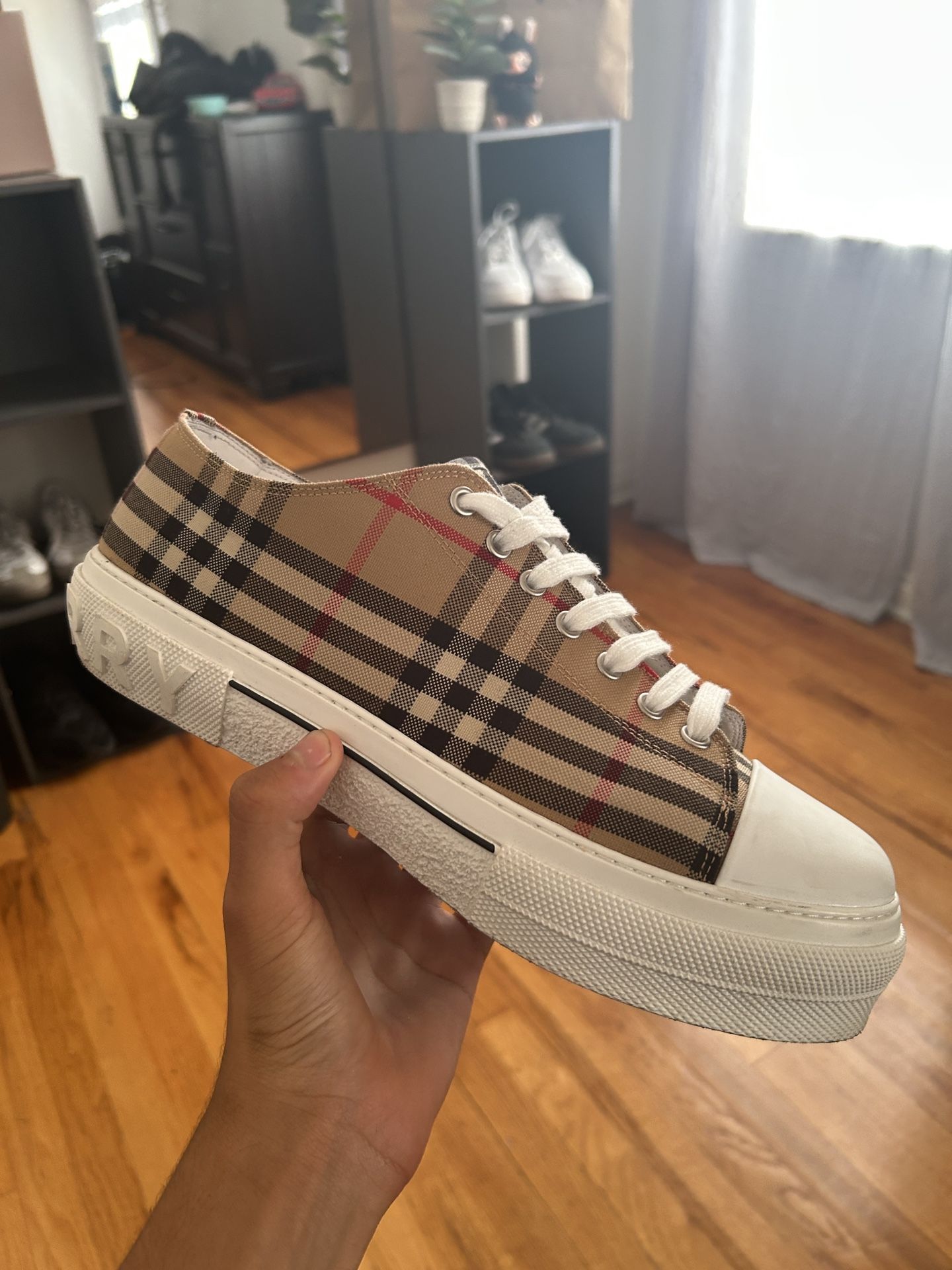 Burberry shoes 