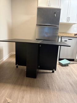 Extendable fold up table