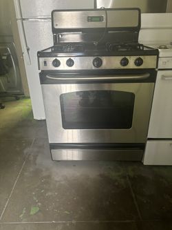 Stainless Steel Stove Brand General Electric Everything Works Well With A 3 Months Of Warranty 