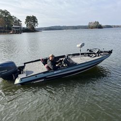 Stratos 264 Bass Boat