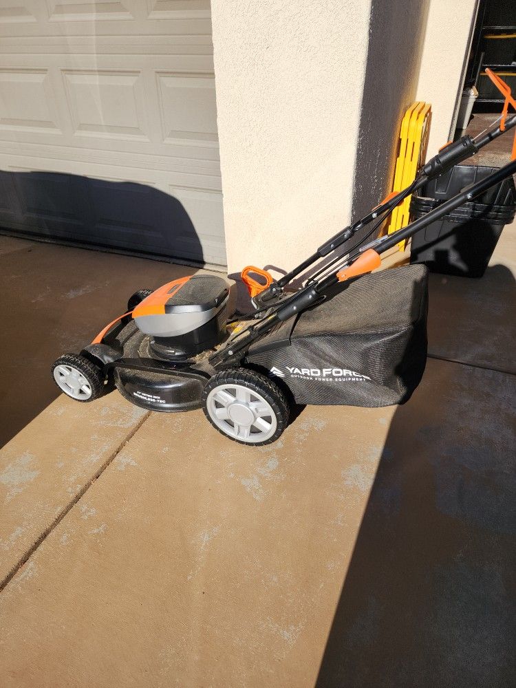 Yard Force Lithium Battery Lawn Mower