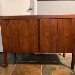 Cabinet/Credenza 