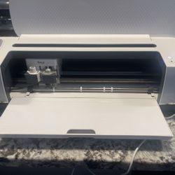 Cricut Maker Cutting Machine – Lightly Used (Box Included)