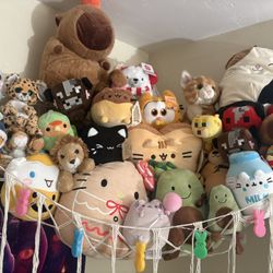 PLUSHIE LOT FOR SALE (READ DESCRIPTION)