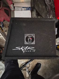 Skar  SK2X8V Dual 8"Subwoofer Enclosure