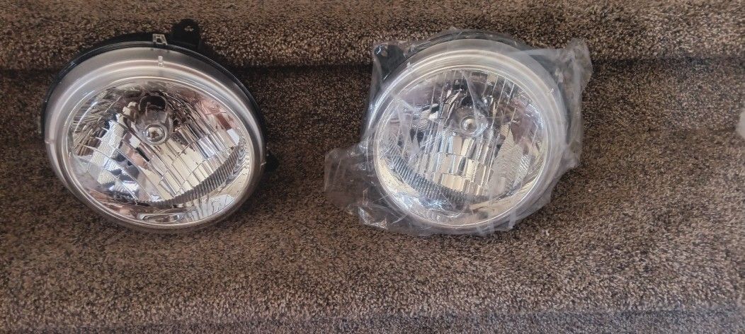 Headlights For A 2002 - 2007  Jeep Liberty 